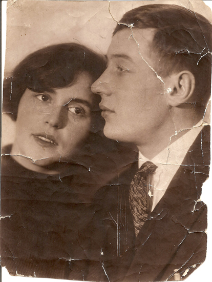 Борис Корнилов с Люсей. Середина 1930-х годов
